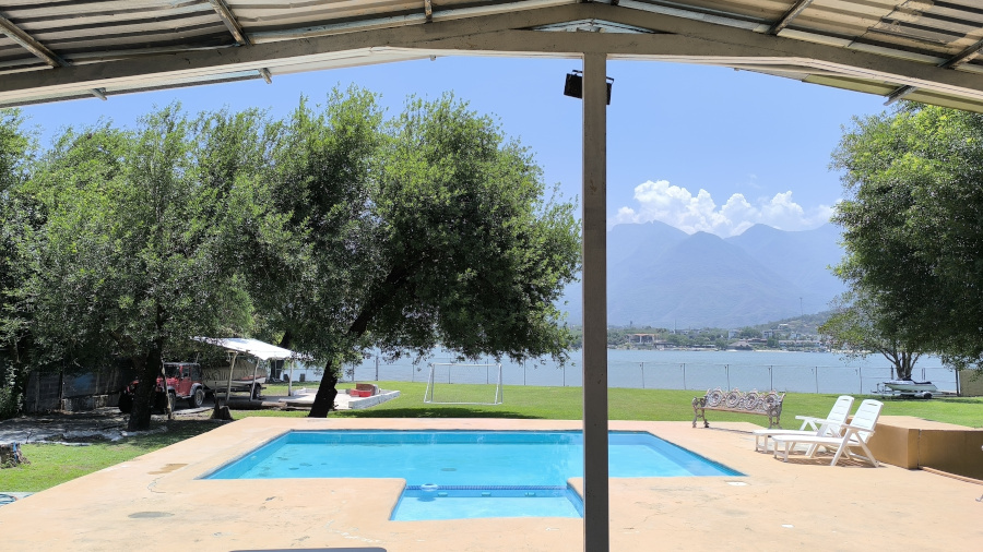 Imagen pequeña de la vista de la alberca, el jardín y la presa